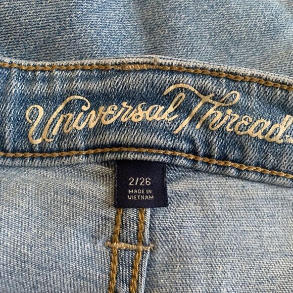 Universal thread used jeans with raw hem in good condition - Picture 3 of 4